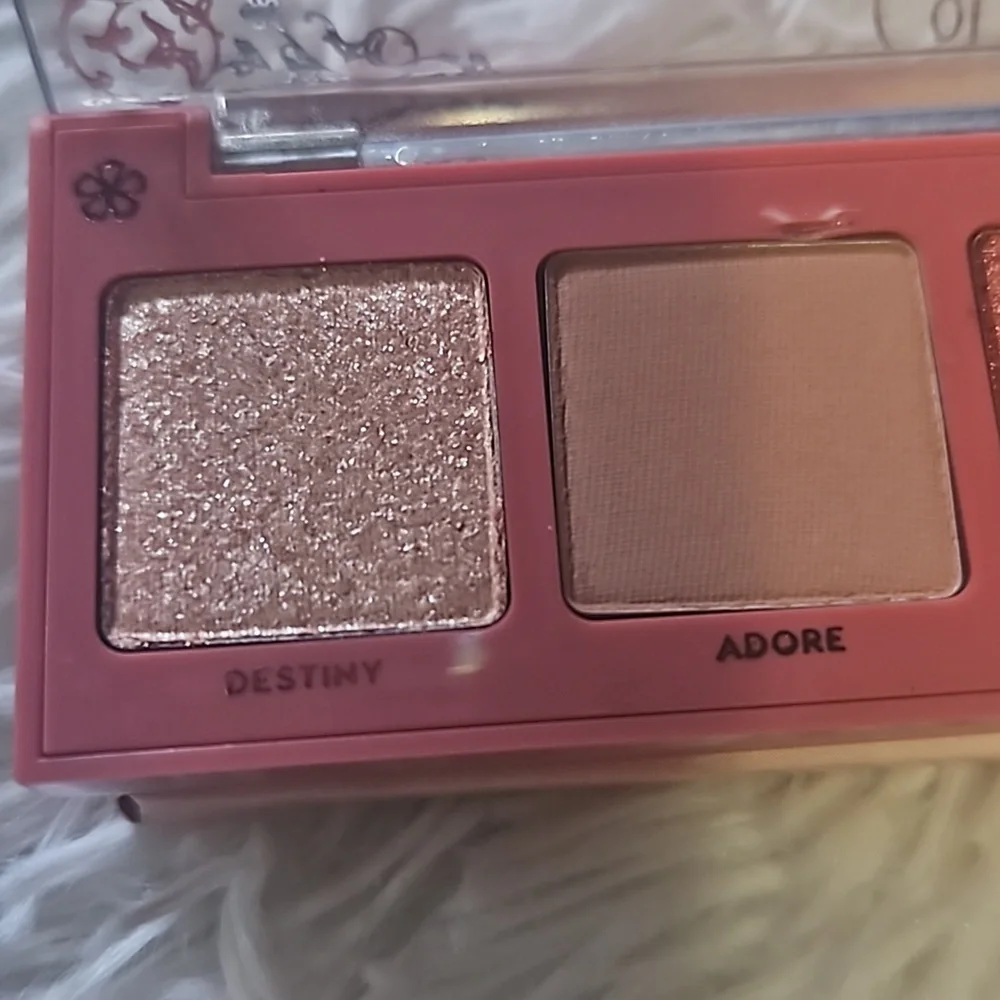 🆕️Colourpop CHERISH Eyeshadow Palette LOVE STRUCK Collection